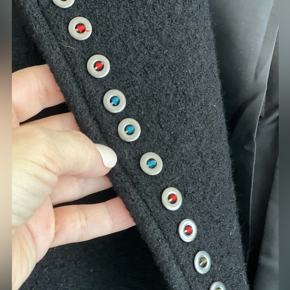 Icelandic Jacket with Embroidery Details - SIZE LARGE - Picture 4 of 15